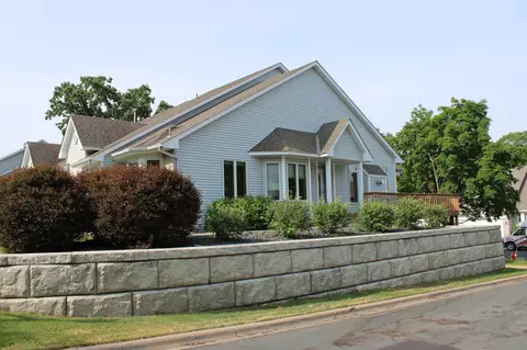 2737 Pine Ridge Dr, Anoka, MN 55303