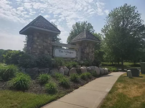 7498 Hampton Ln, Shakopee, MN 55379