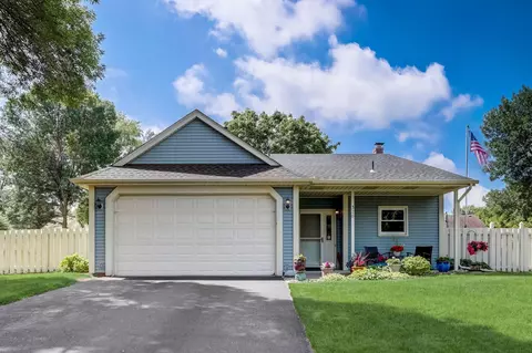 320 72nd St N, Mahtomedi, MN 55115