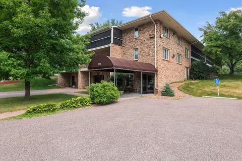 5725 Blake Rd S #202, Edina, MN 55436