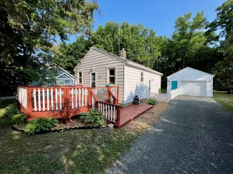 10680 Lincoln St, Chisago City, MN 55013