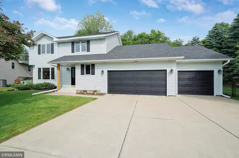 193 Loretta Ln, Mahtomedi, MN 55115