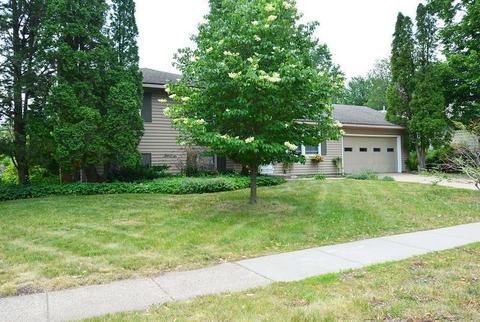 972 Whitney Dr, Apple Valley, MN 55124