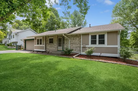 6765 Buckingham Rd, Woodbury, MN 55125