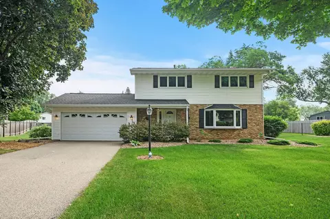 10823 Hayes Dr, Burnsville, MN 55337
