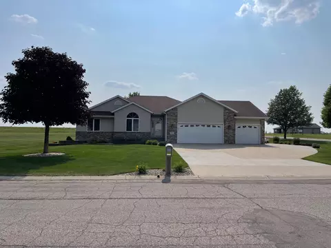 826 Sterling Ave, Worthington, MN 56187