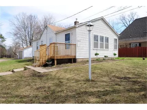18361 Minnetonka Blvd, Deephaven, MN 55391