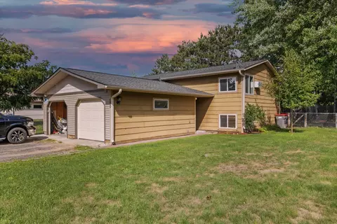 520 Calhoun Pl, Cambridge, MN 55008