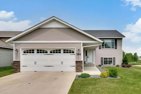 744 S Oaks Dr, Hastings, MN 55033