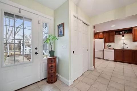 Entry Way - 608 3rd Ave SW, Faribault, MN 55021 photo 2 of 4