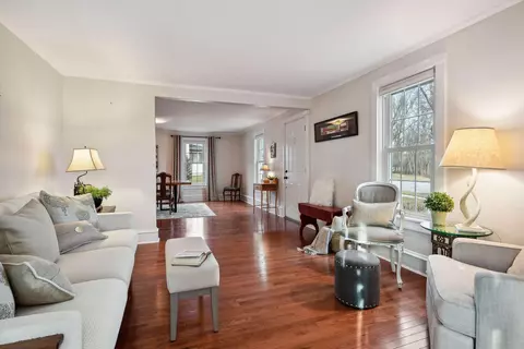 Living - 608 3rd Ave SW, Faribault, MN 55021 photo 4 of 5