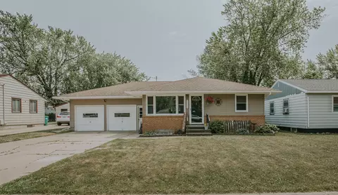 2006 4th Ave NE, Austin, MN 55912