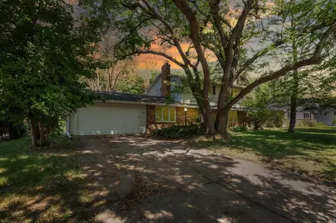 11006 Schoolcraft Rd, Burnsville, MN 55337