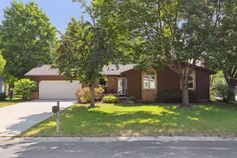 1077 Merrifield St, Shakopee, MN 55379