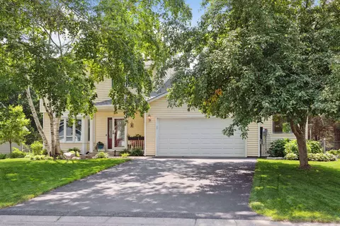 2838 Mckinley Dr, Woodbury, MN 55125