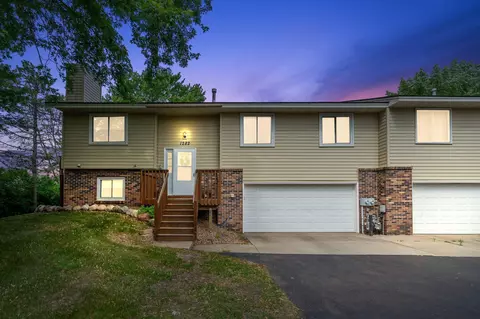 1282 Deercliff Ln, Eagan, MN 55123