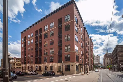 270 4th St E #304, Saint Paul, MN 55101