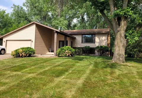 4382 Metcalf Dr, Eagan, MN 55122