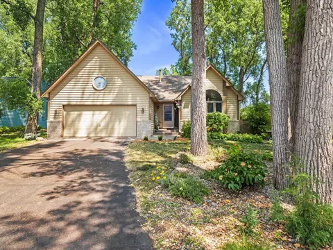 843 Windrow Dr, Little Canada, MN 55109