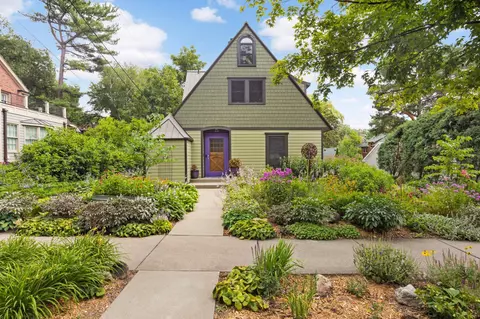 319 Seymour Pl SE, Minneapolis, MN 55414