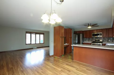 5358 Clayton Dr, Maple Plain, MN 55359 photo 4