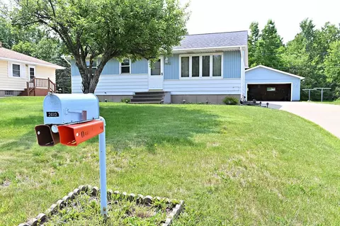 2012 E 31st St, Hibbing, MN 55746