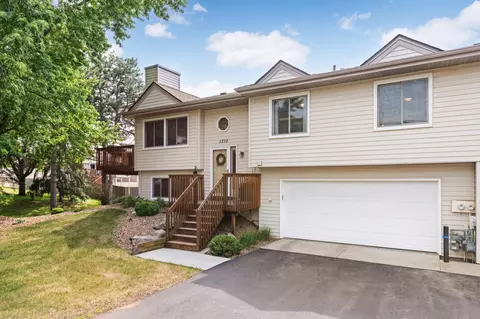 1310 Deercliff Ln, Eagan, MN 55123