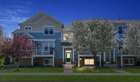 1691 Village Trl E #6, Maplewood, MN 55109