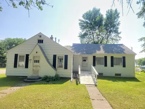 700 7th St, Walnut Grove, MN 56180