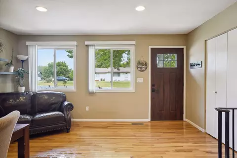 1927 Timber Wolf Ct, Eagan, MN 55122 photo 5