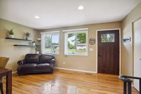 1927 Timber Wolf Ct, Eagan, MN 55122 photo 6