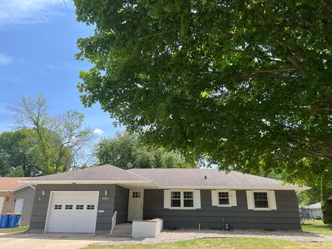 555 Mcindoe St, Owatonna, MN 55060