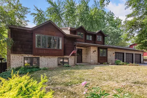 1791 Canyon Ln, New Brighton, MN 55112