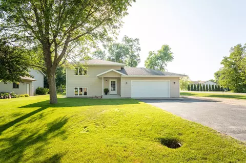 203 Darling Pl, Alexandria, MN 56308