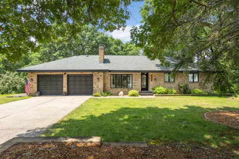 2105 Chestnut Dr, Hudson, WI 54016