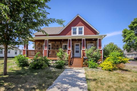 831 Baxter Ave N, Glencoe, MN 55336
