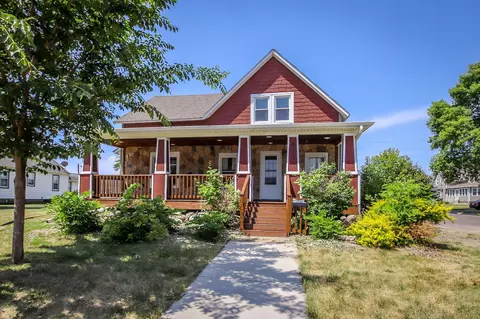 831 Baxter Ave N, Glencoe, MN 55336