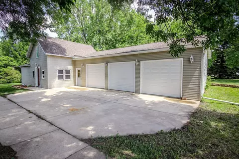 219 NE 2nd St, Buffalo Lake, MN 55314