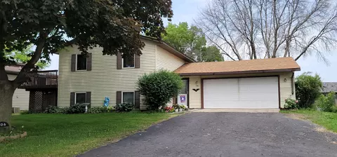 506 Meadow Lark Ln, Dodge Center, MN 55927