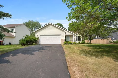 852 Sunrise Dr, Woodbury, MN 55125