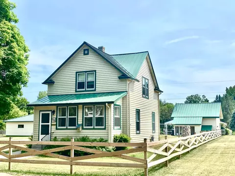 916 Birch St, Crosby, MN 56441