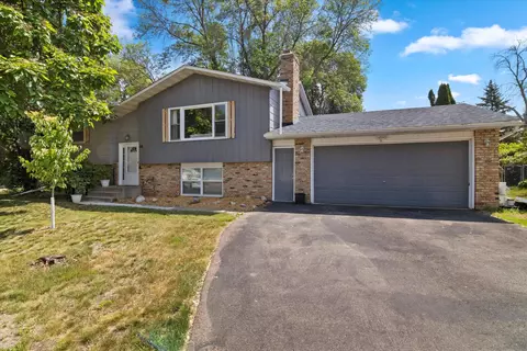 46 Sterling St N, Maplewood, MN 55119
