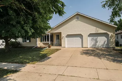 3227 Dorset Ln NW, Rochester, MN 55901