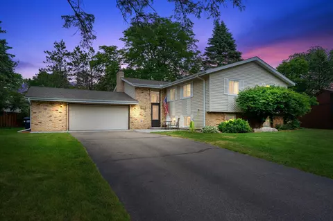 3317 Red Oak Cir S, Burnsville, MN 55337