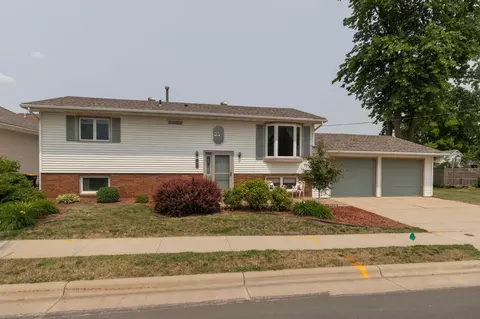 103 4th St NE, Stewartville, MN 55976