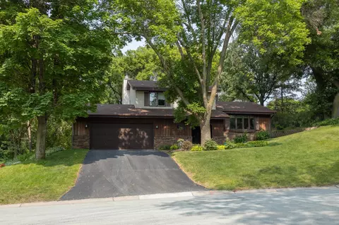 4129 Strawberry Ln, Eagan, MN 55123