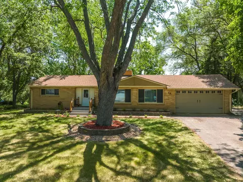 22 Roger Rd, Saint Cloud, MN 56301
