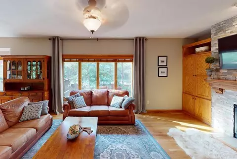 516 Salem Ct, Mahtomedi, MN 55115