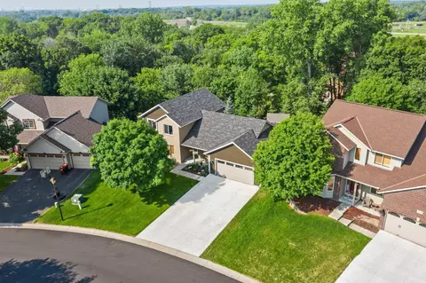 9254 Cheney Trl, Inver Grove Heights, MN 55076