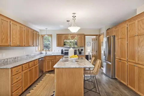8370 Emerald Ln, Woodbury, MN 55125